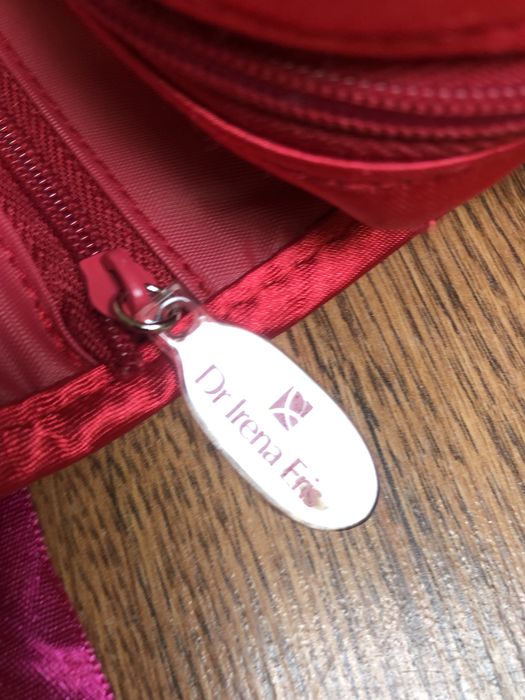 Dr Irena Eris logowana kosmetyczka czerwona amarantowa wstążka