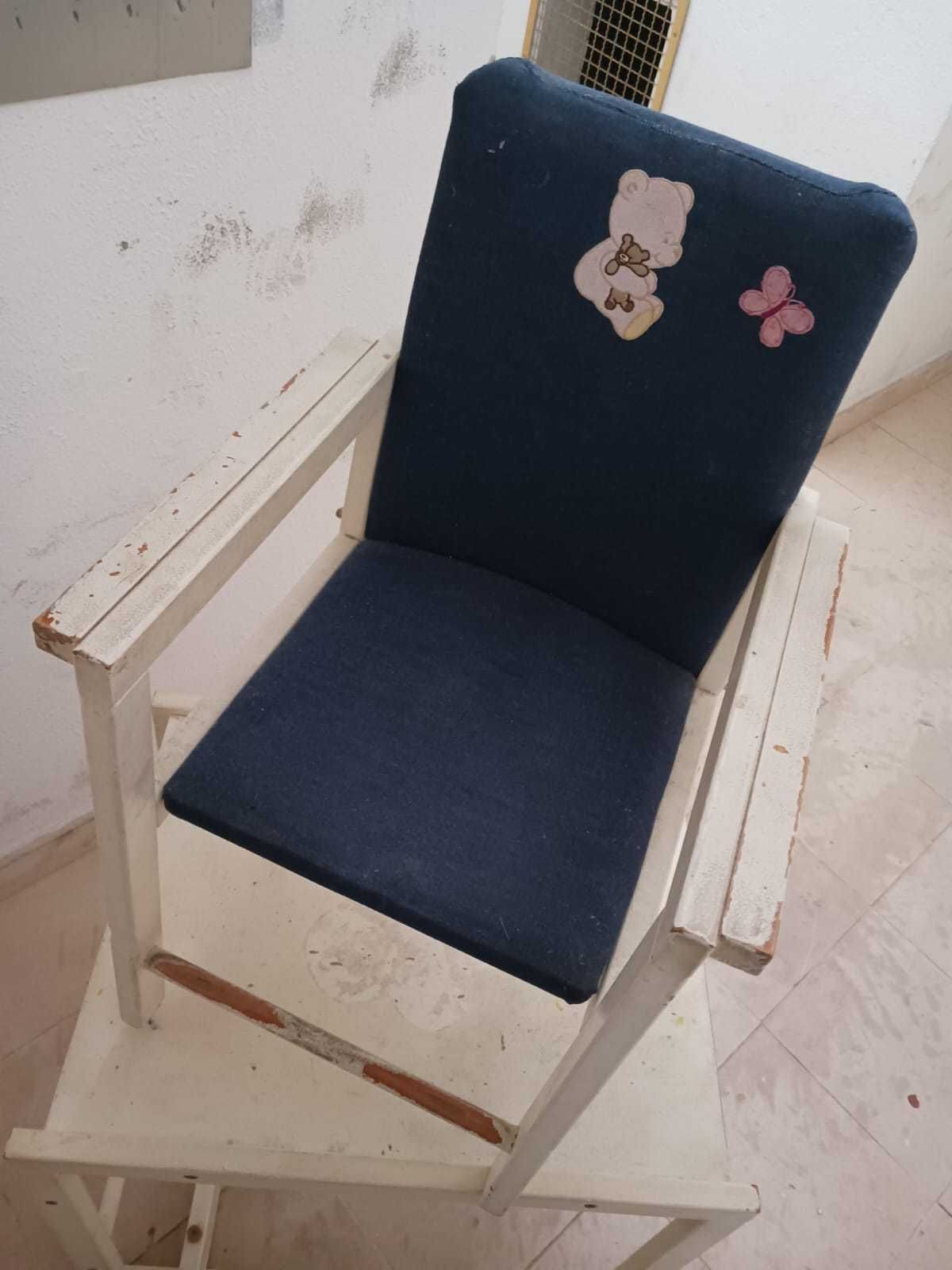 Mesa e cadeira de criança