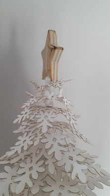 Biała choinka handmade ozdoba stroik ekologiczna z papieru i drewna
