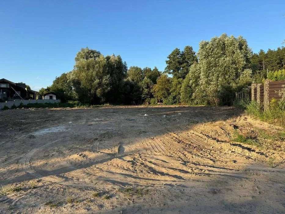 Участок правильной формы со всеми коммуникациями Гатное Крюковщина