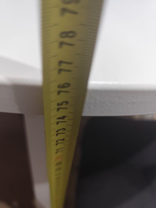 Stół okrągły nierozkładany średnica 80 cm.