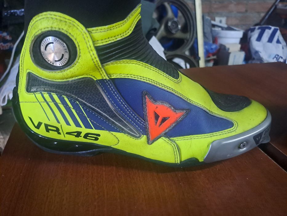 Vendo botas Dainese réplica do expiloto Valentino Rossi Tamanho 41