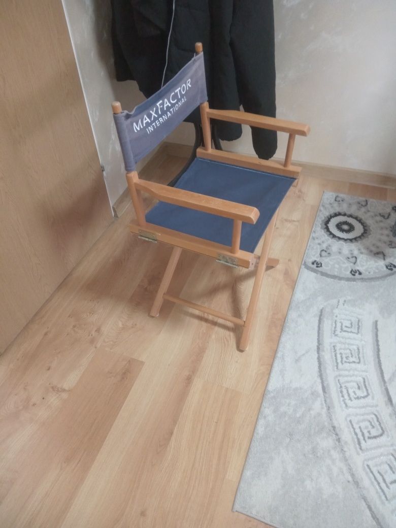 Krzesło wizażystu składane.
