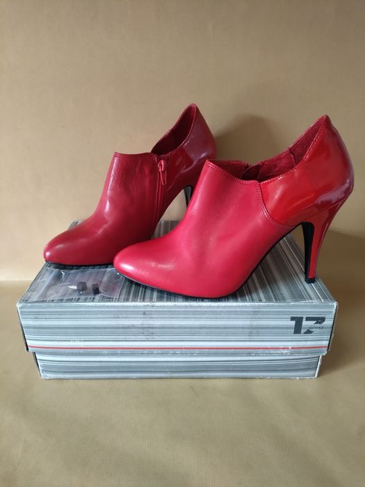 Sapatos tam. 39 - novos