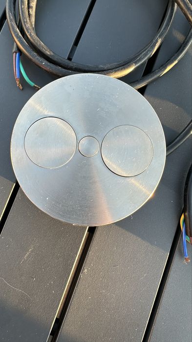 Tomadas embutidas — Inox escovado (2 unidades)