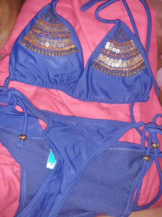 Fatos de banho e bikinis