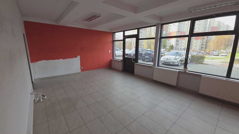 Parter, witryna, parking: handel lub usługi