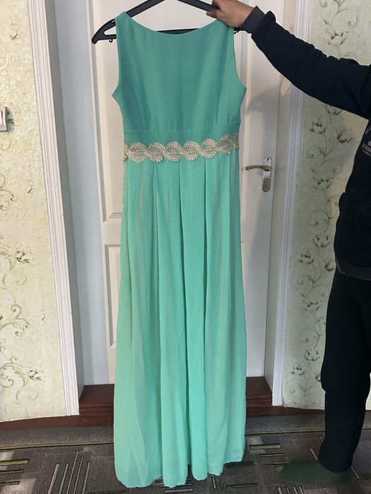 Продам вечірню сукню, ніжного кольору із золотим мереживом на талії