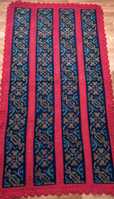 Щільне в‘язане із вишивкою покривало накидка скатертина велика красива