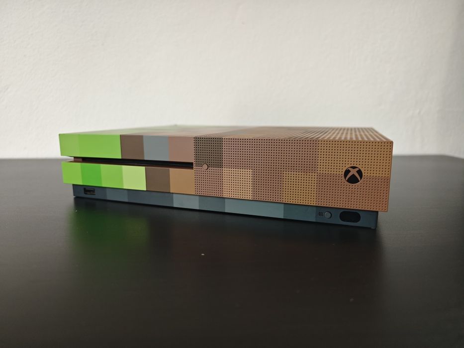Xbox One S Minecraft Edition