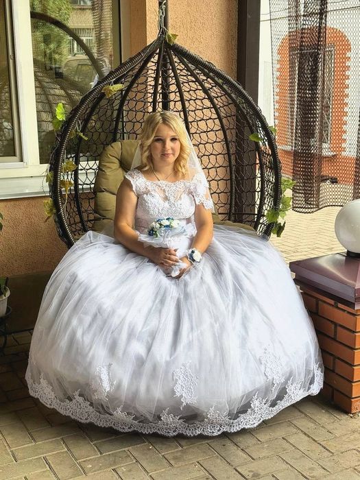 Продам весільну сукню