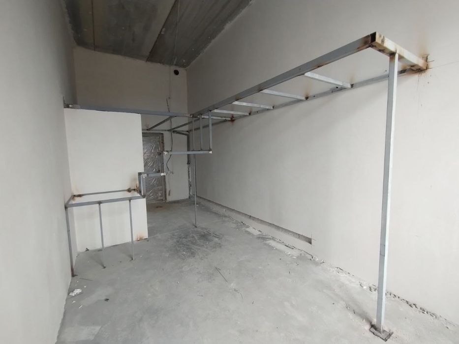 Продам квартиру з чорновим ремонтом м. Академіка Павлова