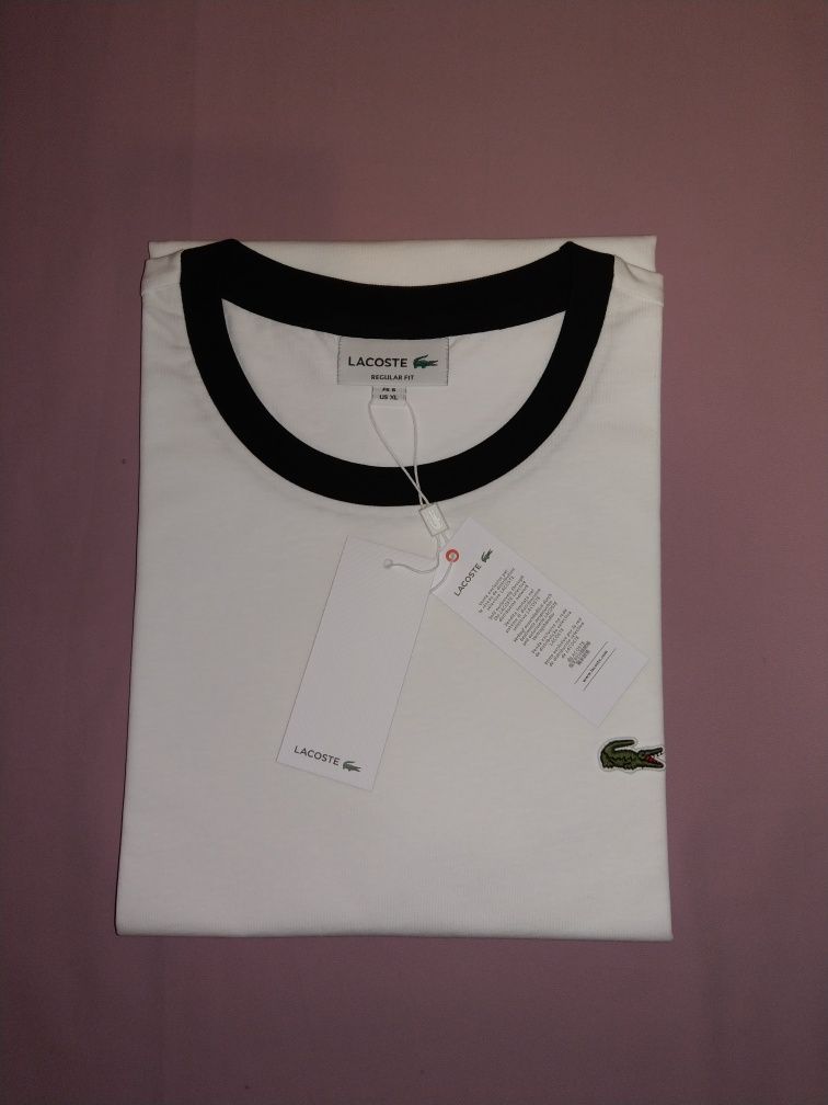 T-shirt męski Lacoste.