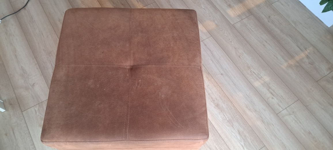 Sofa rozkladana i 2 pufy