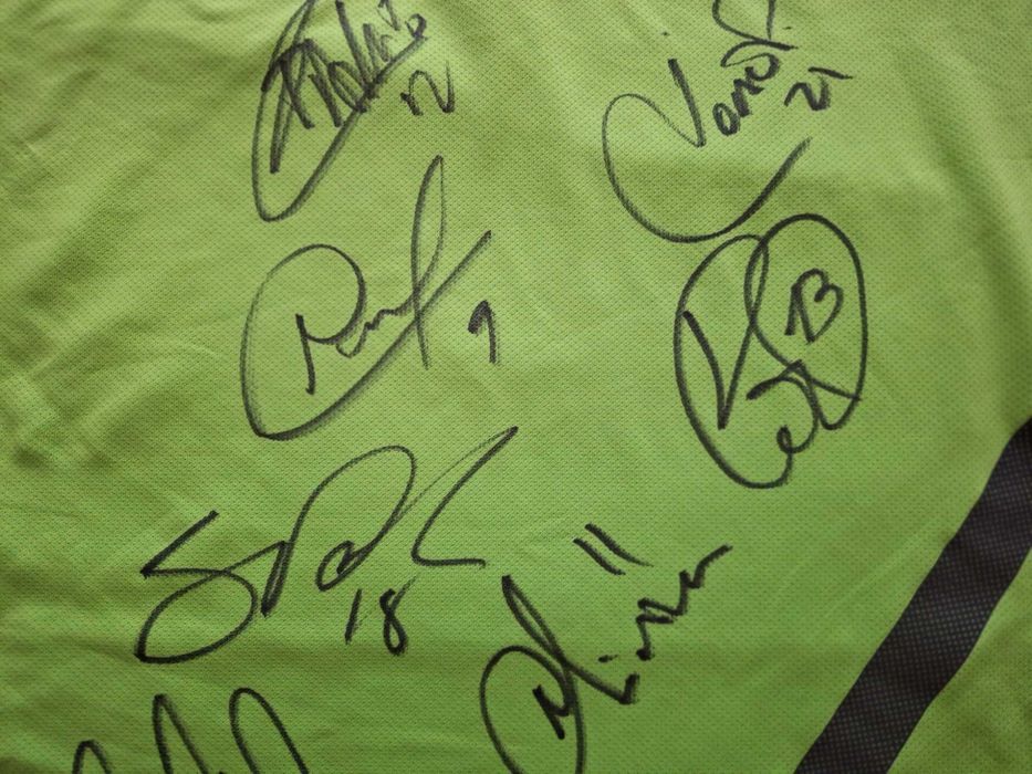 Colete de Treino  Portugal 2012 AUTOGRAFADO  CR7, Pepe, Moutinho, Nani