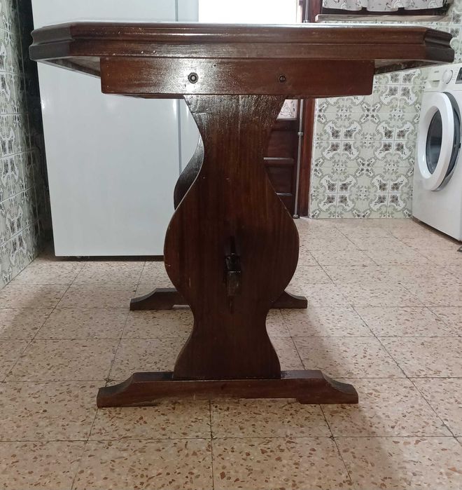 Mesa de cozinha com tampo em marmore