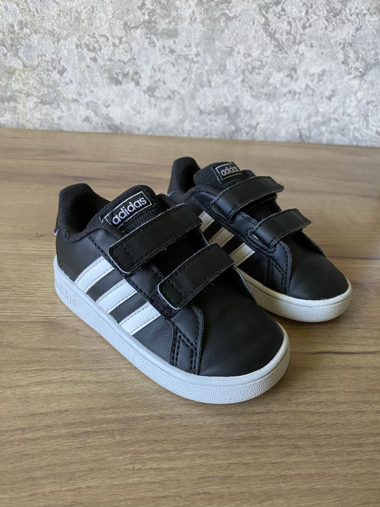 Кросівки adidas