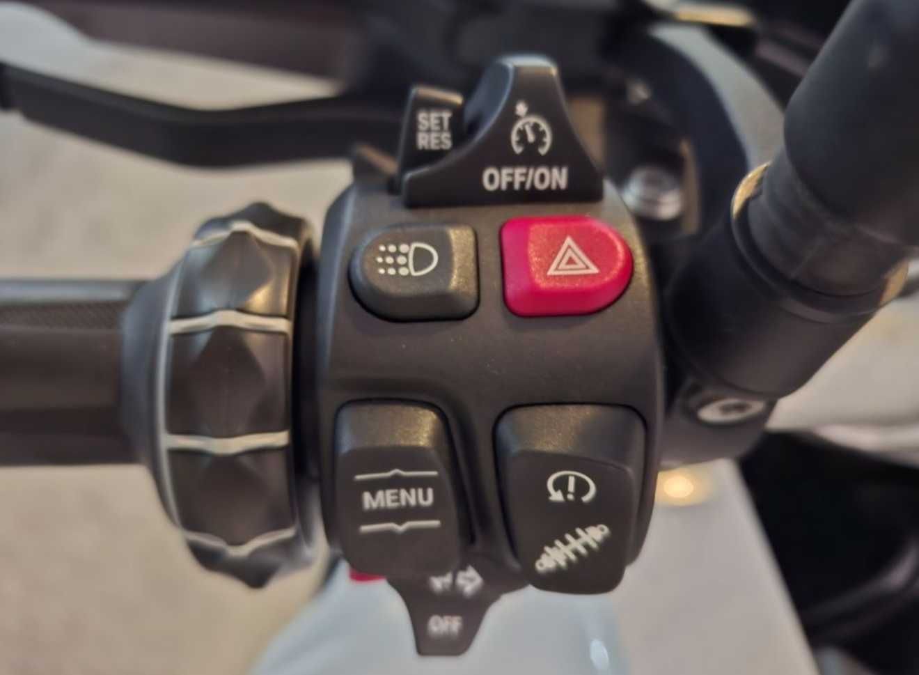 BMW F900XR - FULL EXTRAS