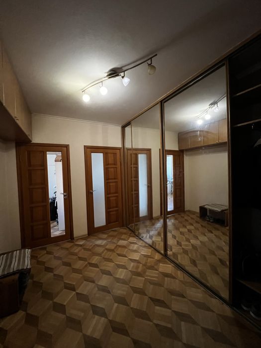 Продам 3-х к.кв Тарасовский въезд Конный рынок метро Защитников 7 мин