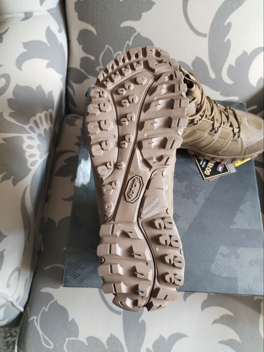 Włoskie profesjonalne buty trekkingowe Aku Selvatica tactical Mid r. 3