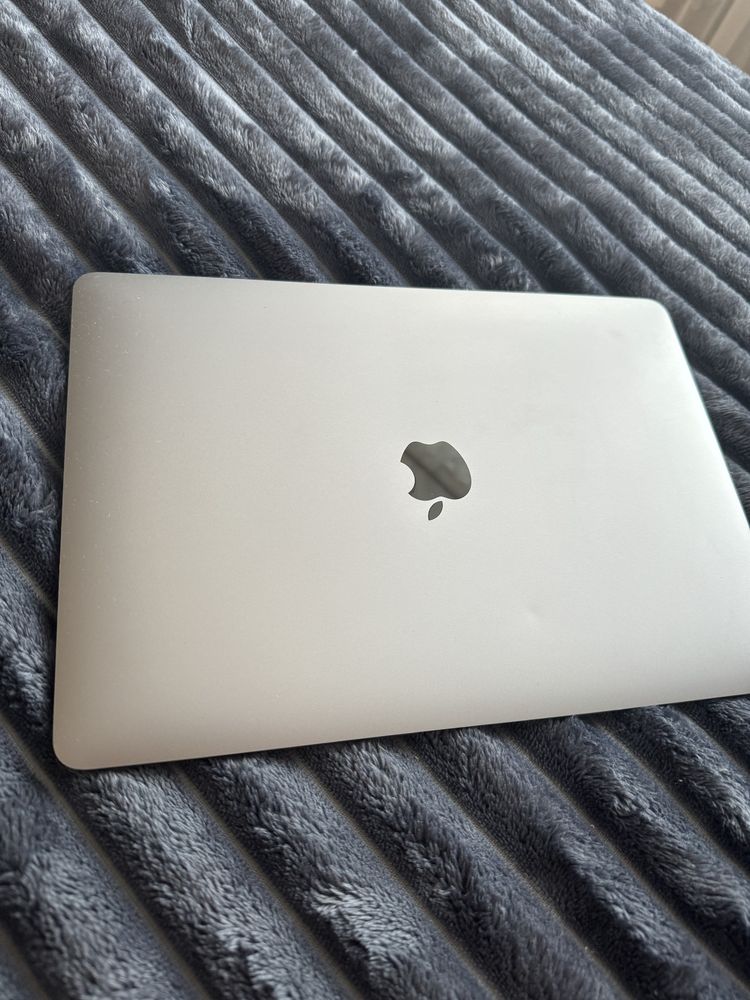 MDM MacBook Air M1 8/256