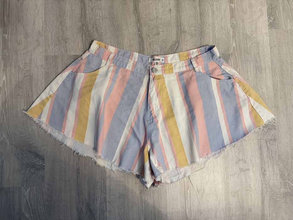 Krotkie szorty 44
