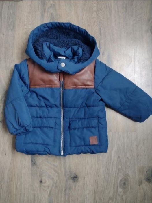 Куртка для мальчика 9-12м фирмы H&M в отличном состоянии.