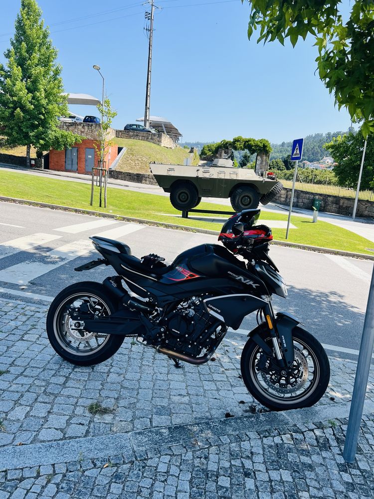 Vendo Moto CF 800NK.