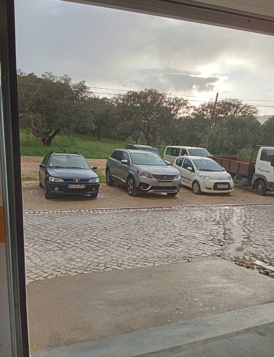 Garagem para arrumos