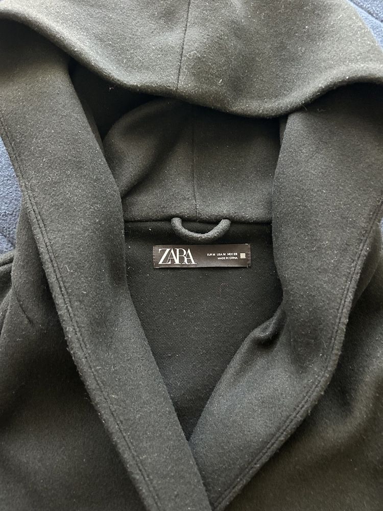 Casaco preto tamanho M da marca zara