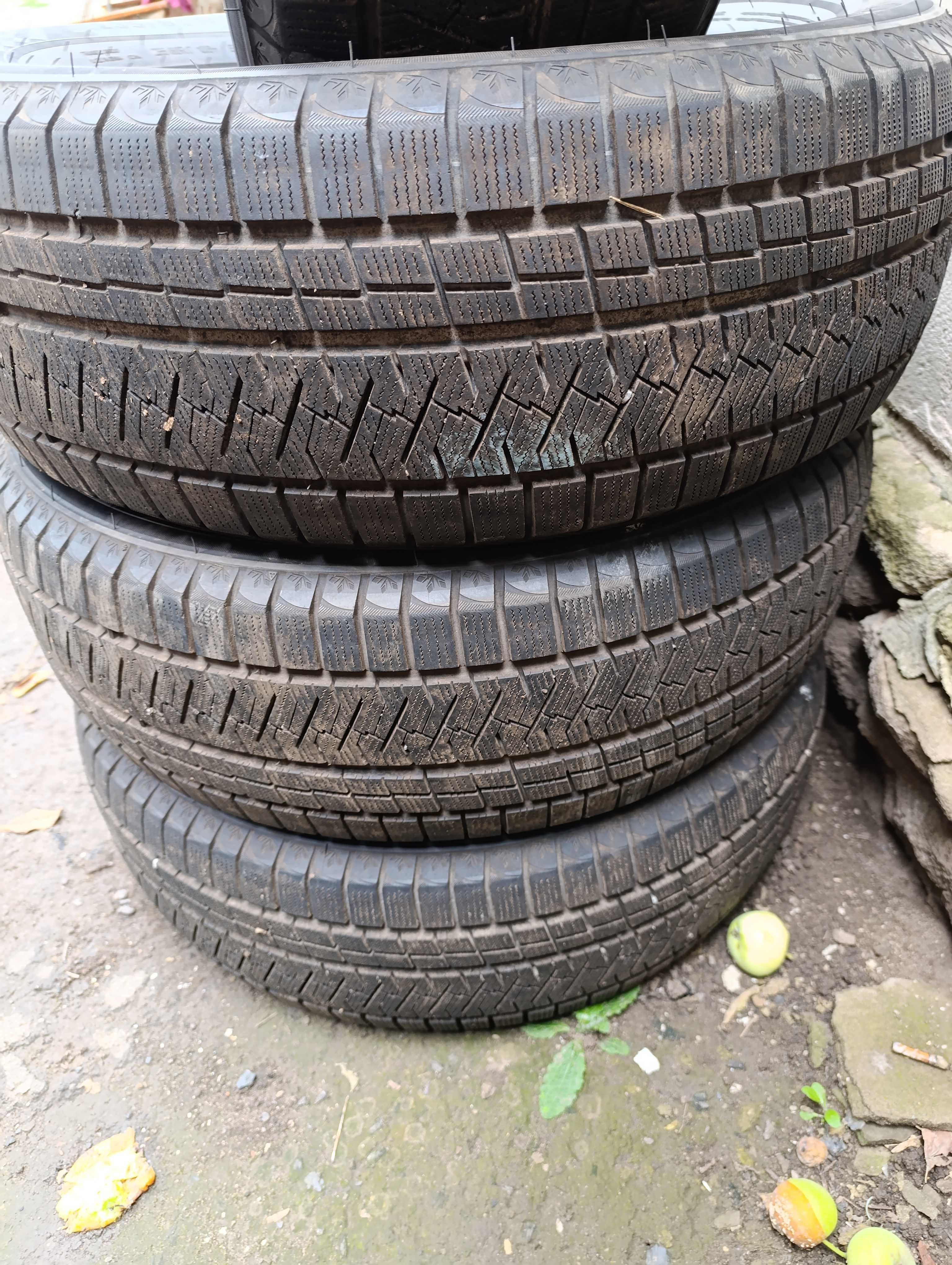 Комплект зимової резини 235/60R17 106H б/в більше 50% протектору