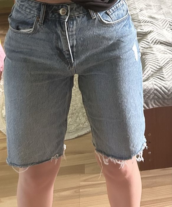 джинсові шорти в розмірі 34
