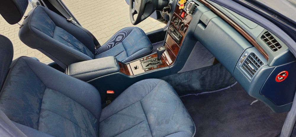 Mercedes E200 * klasyk * benzyna * automat