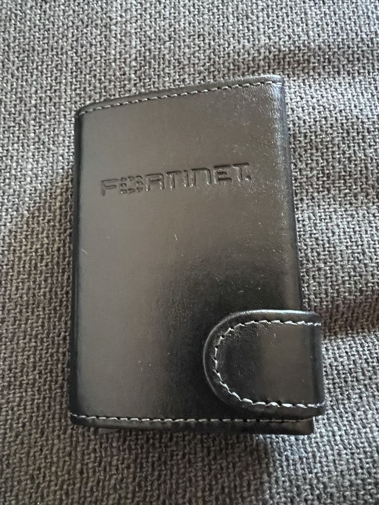 Nowy portfel Pularys – profesjonalny, bezpieczny, RFID