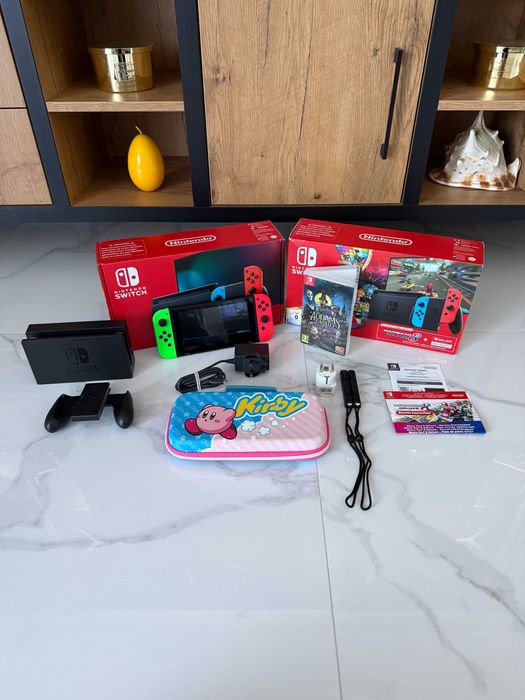 Konsola Nintendo Switch V2 + Akcesoria + Gra The Addams's Family