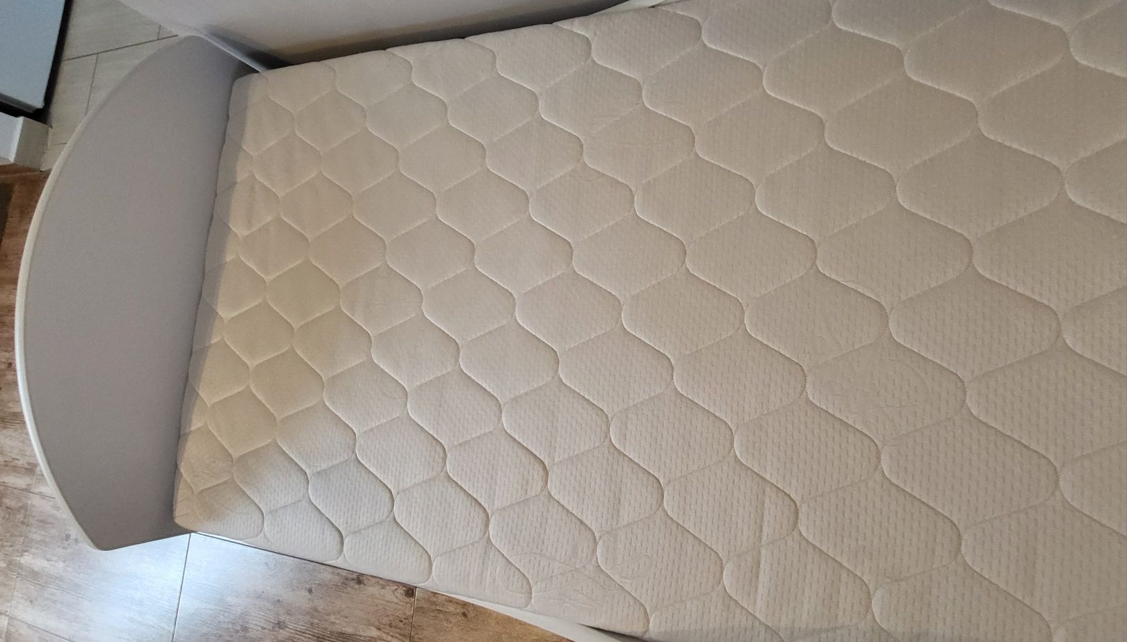 Łóżko dziecięce z materacem i stelażem 160x80