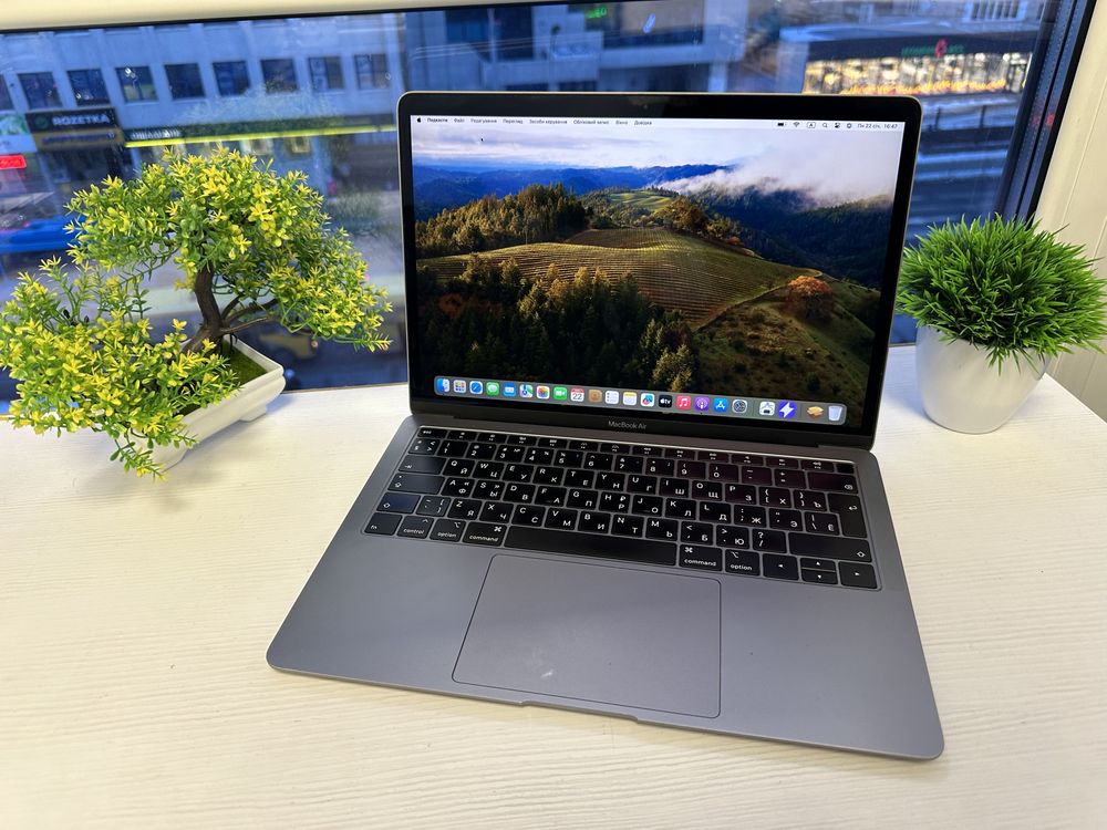 MacBook Air  2018 13" / 8 Gb RAM  128 SSD Core i5