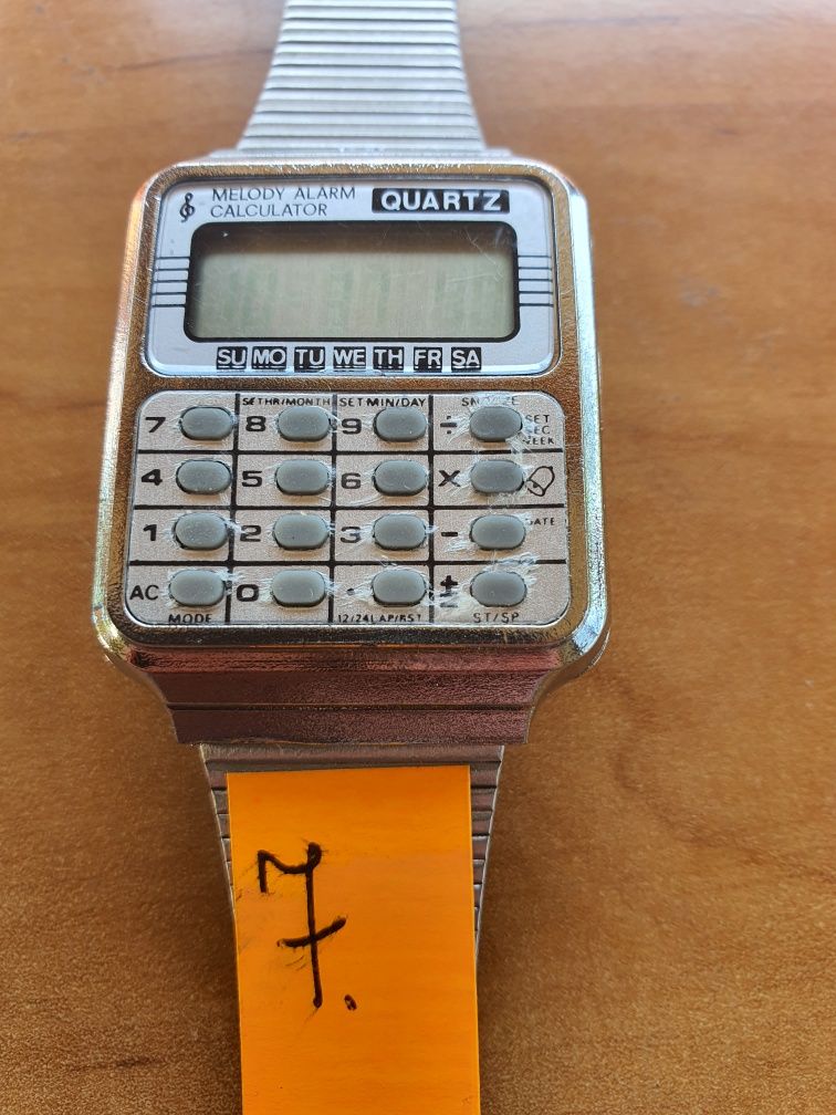 7,Zegarek QUARTZ męski z kalkulatorem.