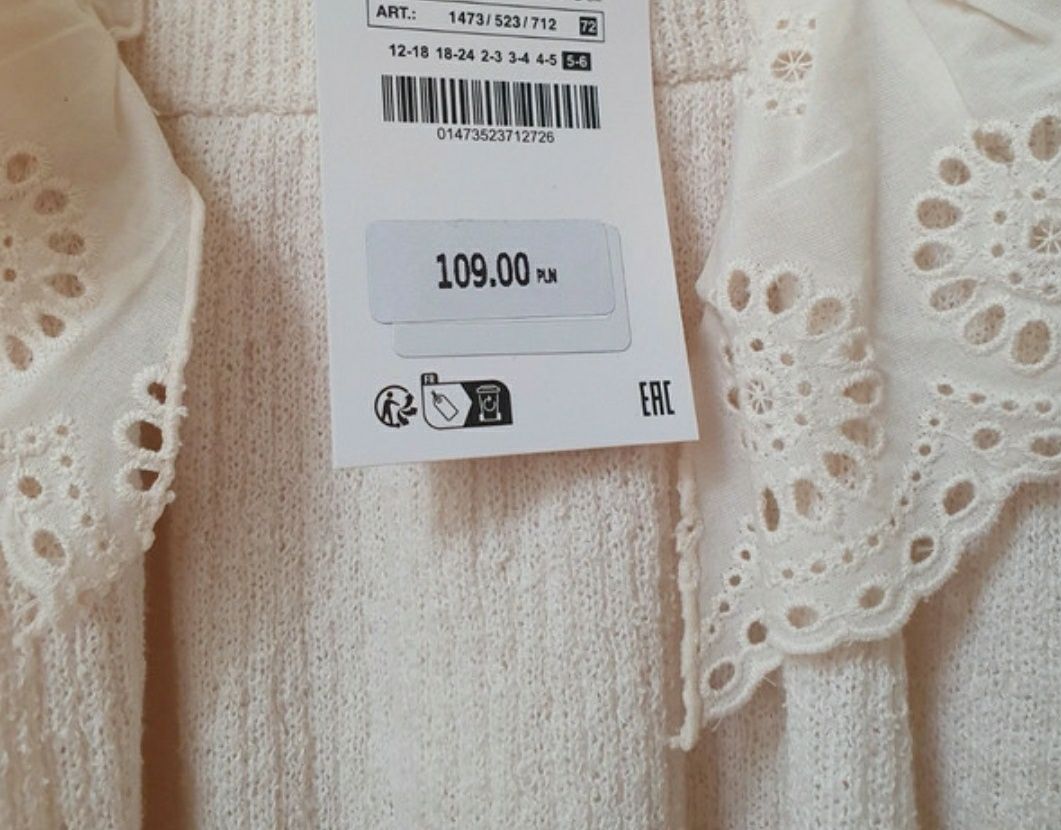 Sukienka ZARA z dzianiny z ażurowymi falbankami przy rękawach r. 104