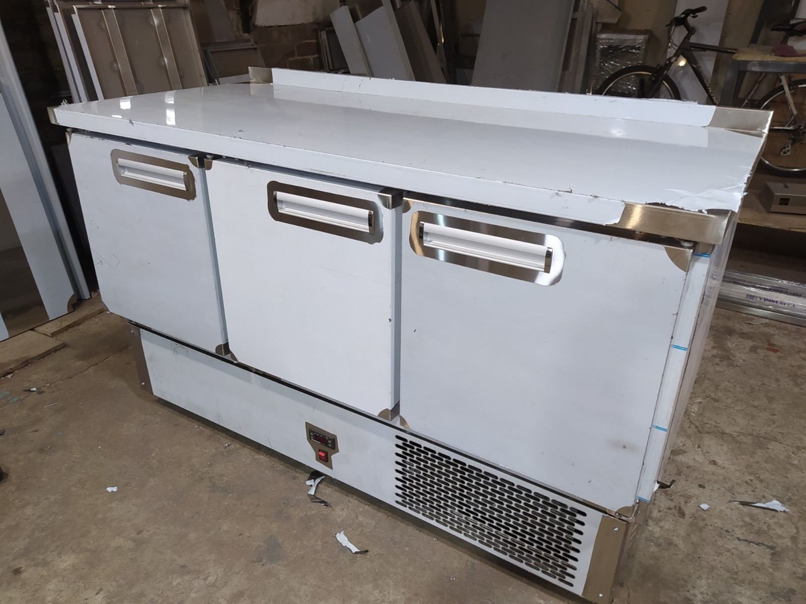 Холодильные столы с нижнем и боковым агрегатом