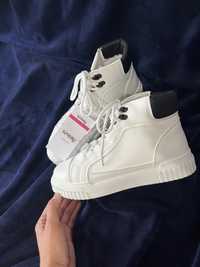 Białe sneakersy półbuty nowe r 37
