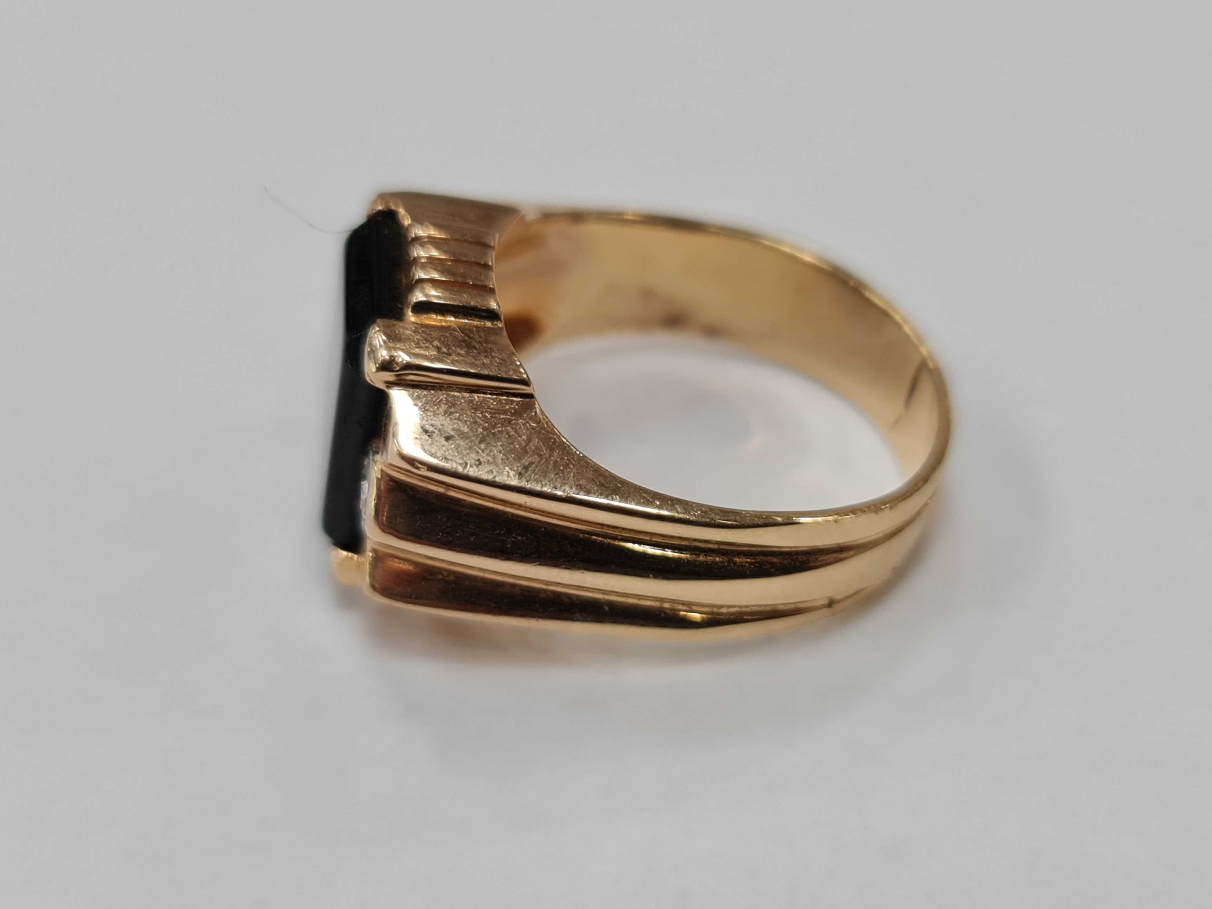 Złoty sygnet/ ~~ 700/ 13.35 gram/ R24/ Onyks/ Brylanty