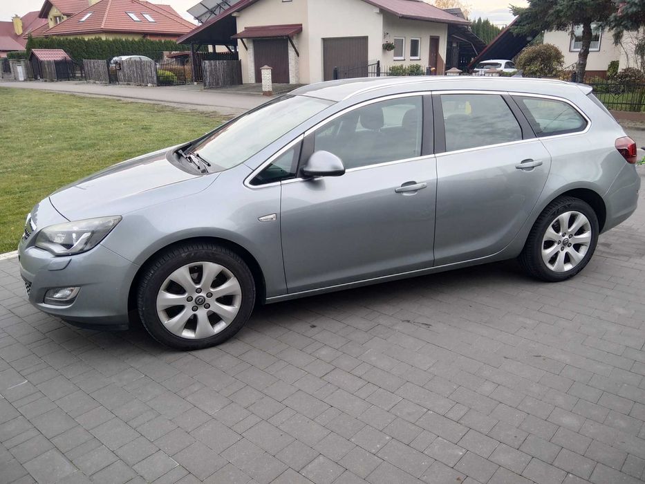OPEL ASTRA J COSMO-dynamiczna i ekonomiczna-xenon- navi-prywatnie