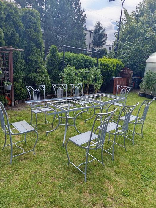 Metalowe krzesła i stoły ogrodowe - komplet