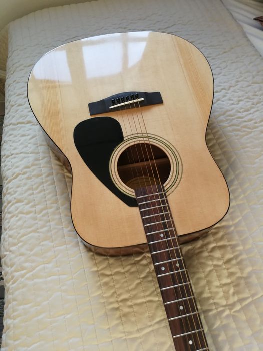 Guitarra acústica Yamaha