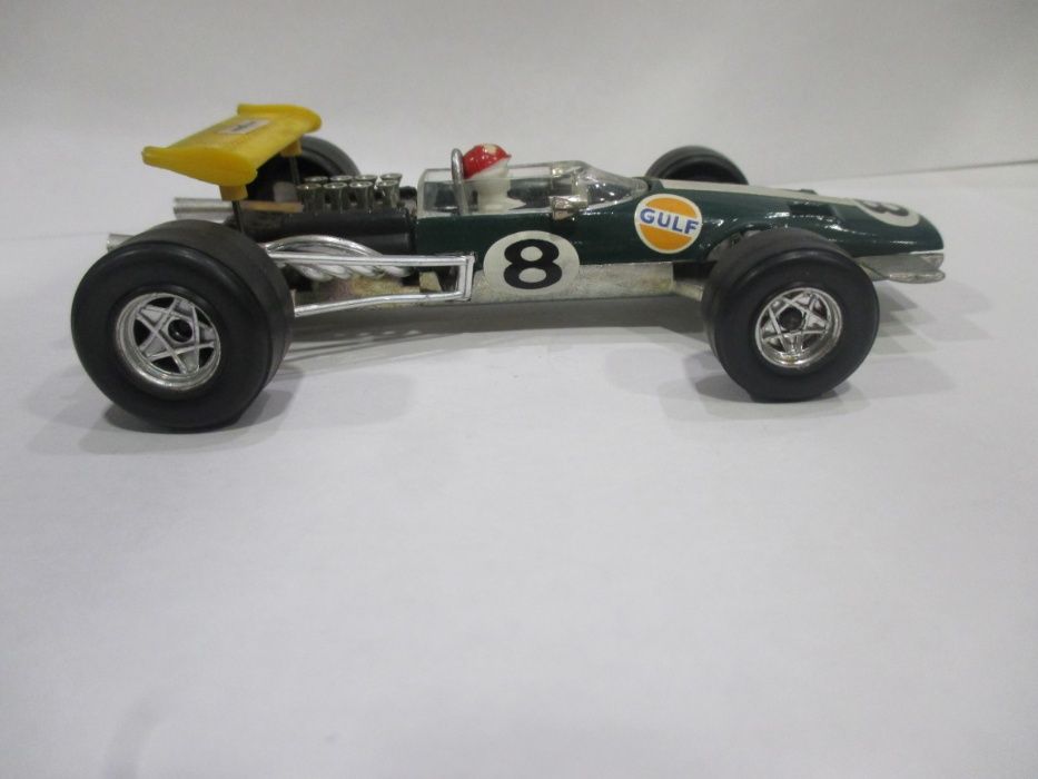 Miniatura 1/32 da Politoys Brabham F1