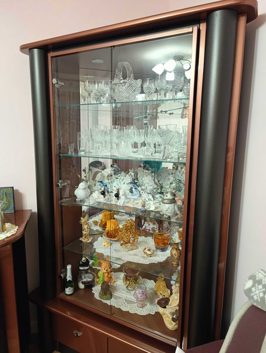 Meble Dobrodzień, komoda, witryna i stół
