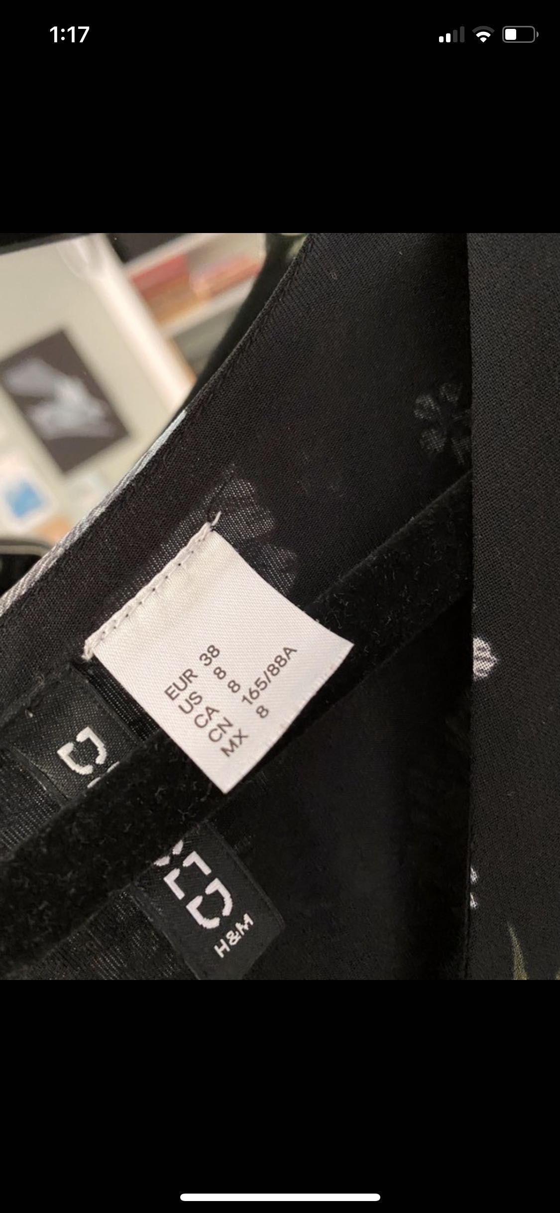Czarna sukienka z falbanką w kwiaty H&M