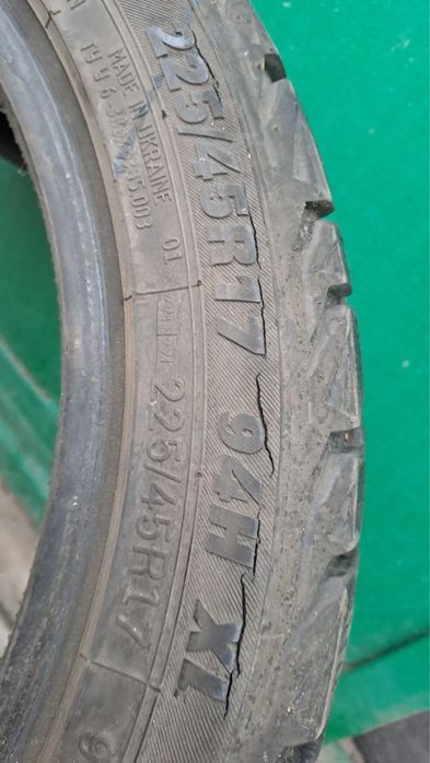 Шини зимові 225 45 R17