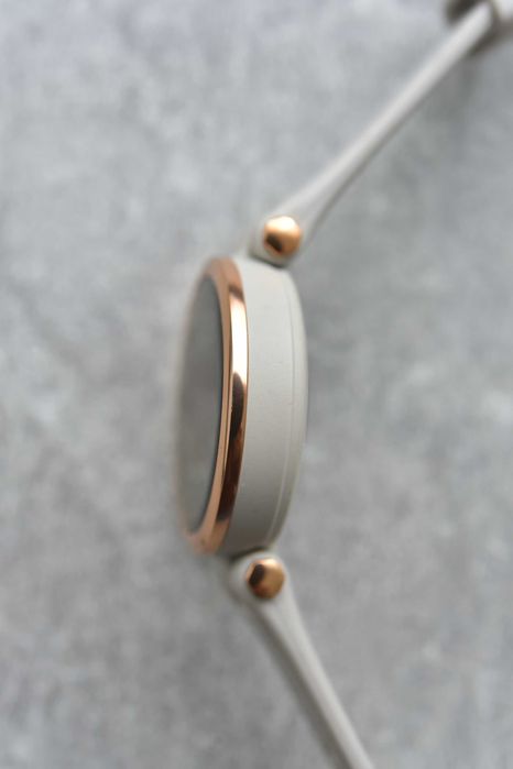 Garmin Lily бежевий з золотистим безелем